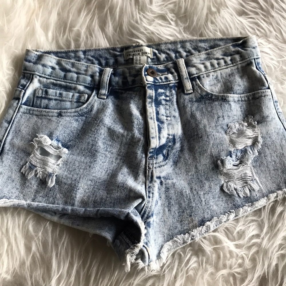 Acid wash high waisted shortie
